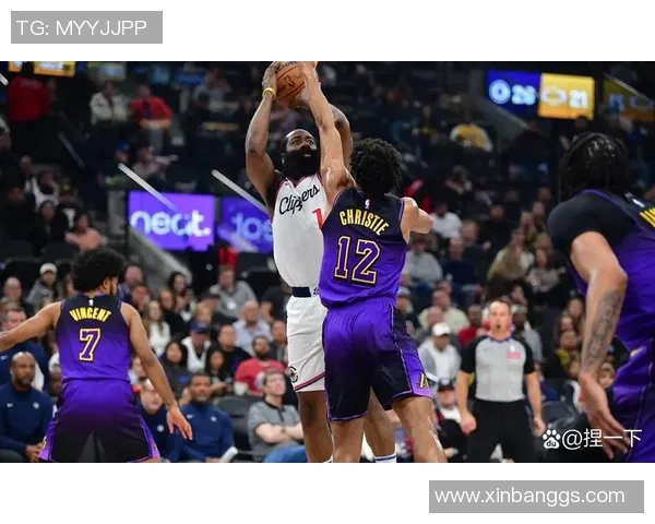 2015年NBA季后赛火箭与快船第四场激战回顾与精彩瞬间分析 2015年NBA季后赛火箭与快船第四场激战回顾与精彩瞬间分析