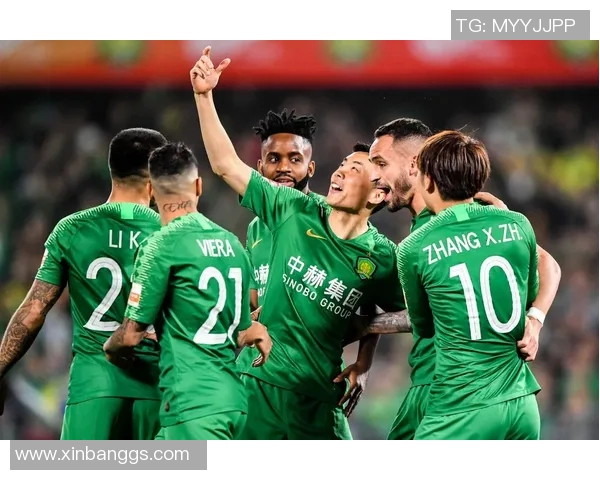 国安与河北华夏激战正酣裁判判罚引发球迷热议与争议 国安与河北华夏激战正酣裁判判罚引发球迷热议与争议