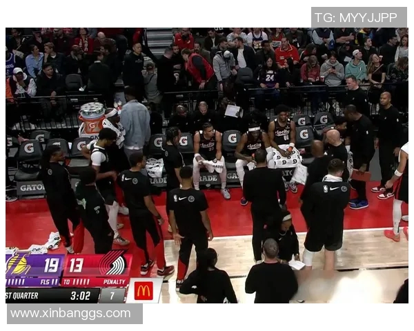 夏季联赛精彩对决开拓者与湖人谁能笑到最后