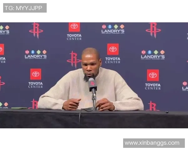 杜兰特领衔对决小牛队精彩瞬间回顾与赛场氛围分析